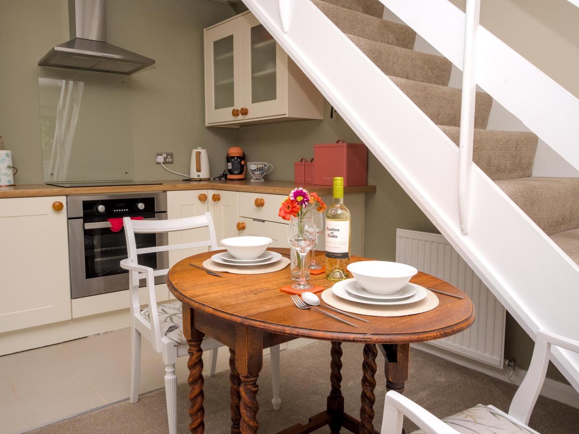 The Lilley Pad In Ludlow Cosy, Central, Perfect For Couples, Netflix & Parking Permit Exterior photo